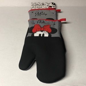 New Disney Mickey/Minnie Heavy Duty Oven Mitts